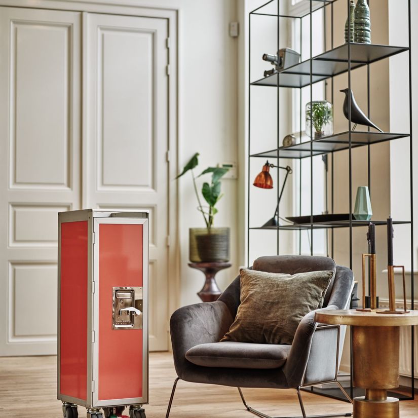Stue med trillebord og stol