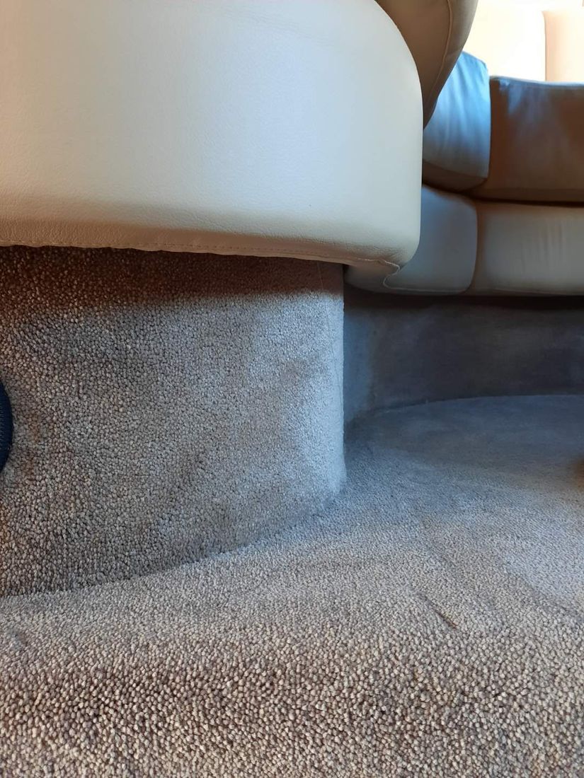 Detaljer av teppe i båt